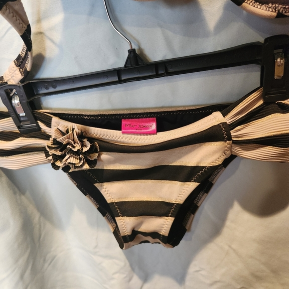 Betsy Johnson matching bikini - Picture 5 of 10